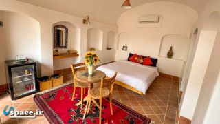 نمای داخلی اتاق میان خانه هتل سنتی عمارت سنگ پلوی - کاشان